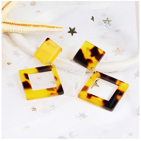 2/$20 NEW Tortoise Hoop Acrylic Resin Earrings - Picture 5 of 7